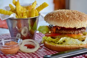 5 Tips Menu Sahur yang Sehat agar Kuat Puasa Seharian 4 Makanan cepat saji harus dihindari saat sahur - Majalahkartini.com