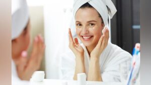 Kebiaan menggunakan skincare bisa membuat kulit sehat - Majalahkartini.com