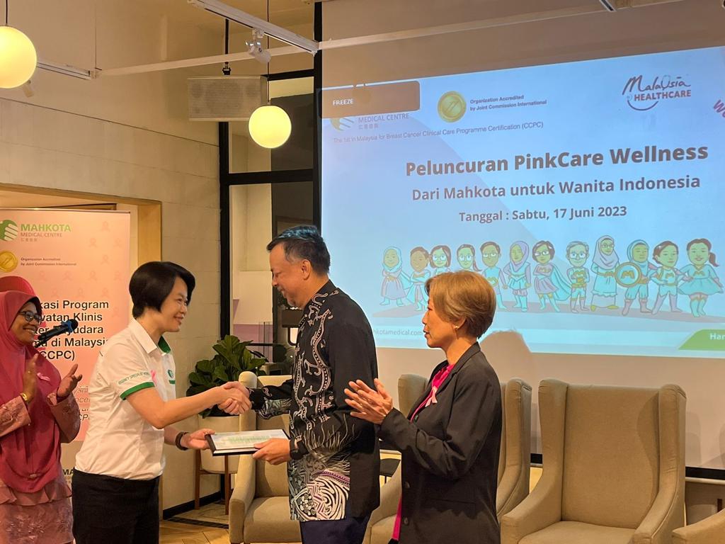 Mahkota Medical Centre Tawarkan Perawatan Kanker Payudara Bersertifikat JCI di Jakarta 2 Mahkota Medical Centre Tawarkan Perawatan Kanker Payudara Bersertifikat JCI di Jakarta_Majalahkartini.com