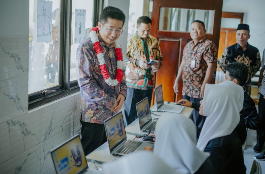  Joyday Sumbangkan Laptop untuk Pendidikan di Desa Sukamukti