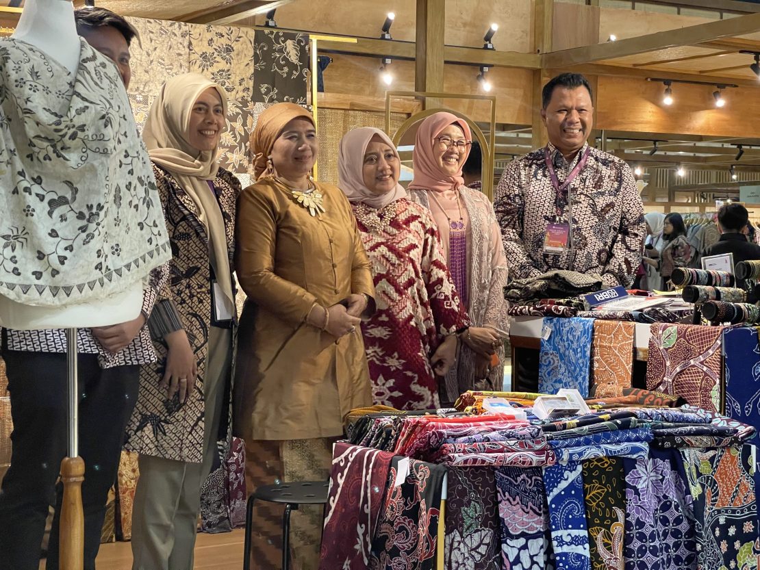 Karya Kreatif Indonesia 2023: Menggelorakan UMKM dengan Inovasi dan Kolaborasi! 2 Karya Kreatif Indonesia 2023: Menggelorakan UMKM dengan Inovasi dan Kolaborasi!_Majalahkartini.com