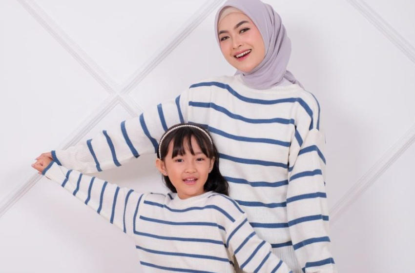  Inspirasi Twin Outfit Agar Tampil Kompak dan Serasi Bersama Sang Buah Hati