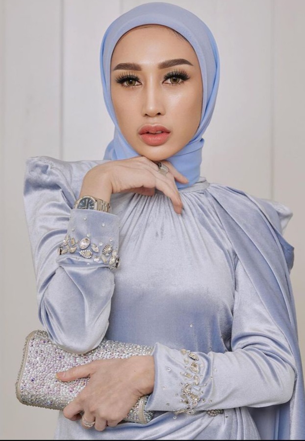 Dokter Reza Gladys Berburu Formula demi Kulit Sehat_Majalahkartini.com 