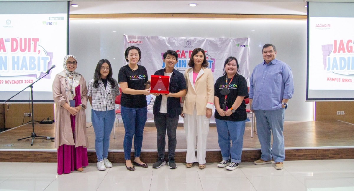 Perlindungan Risiko dan Literasi Keuangan: Asuransi JAGADIRI Berkomitmen untuk Membekali Nasabah 2 Perlindungan Risiko dan Literasi Keuangan: Asuransi JAGADIRI Berkomitmen untuk Membekali Nasabah Majalahkartini.com