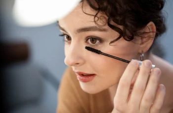 Hidup Boleh Sibuk Bulu Mata Tetap Berwibawa dengan Maskara Tahan Lama - majalahkartini.com